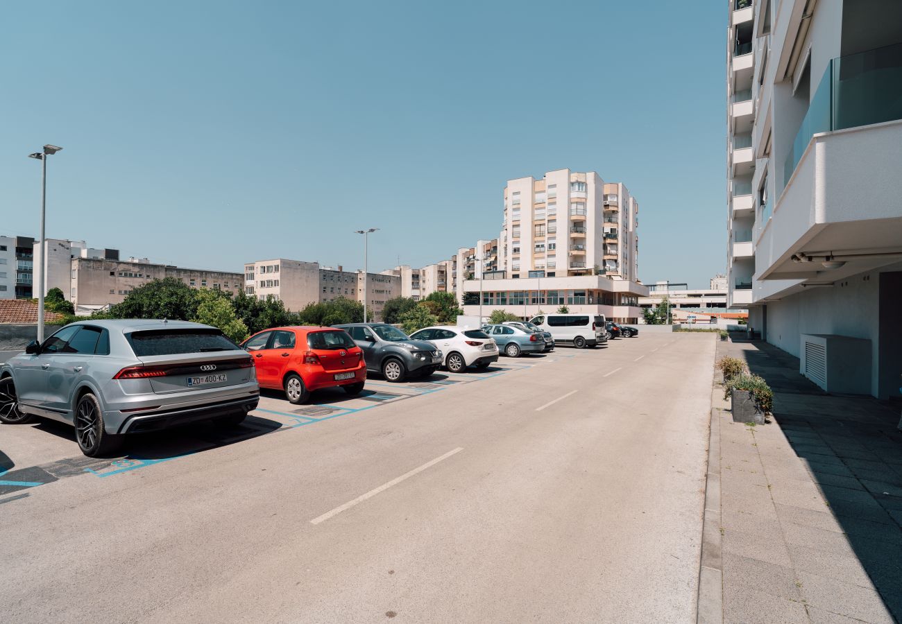 Ferienwohnung in Zadar - Luminous Living Studio